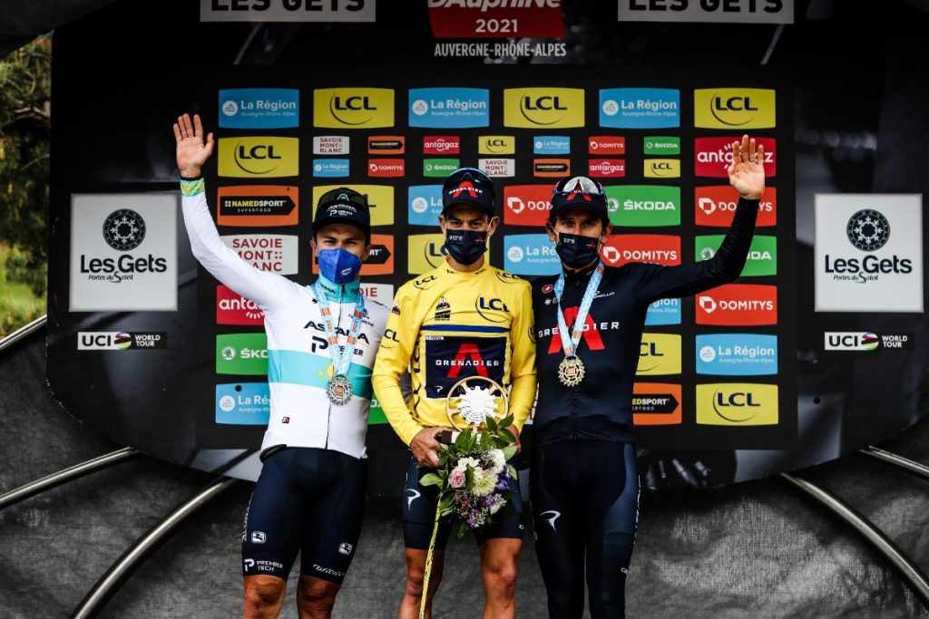 richie-porte-alexey-lutsenko-geraint-thomas-criterium-dauphine-2021-podio