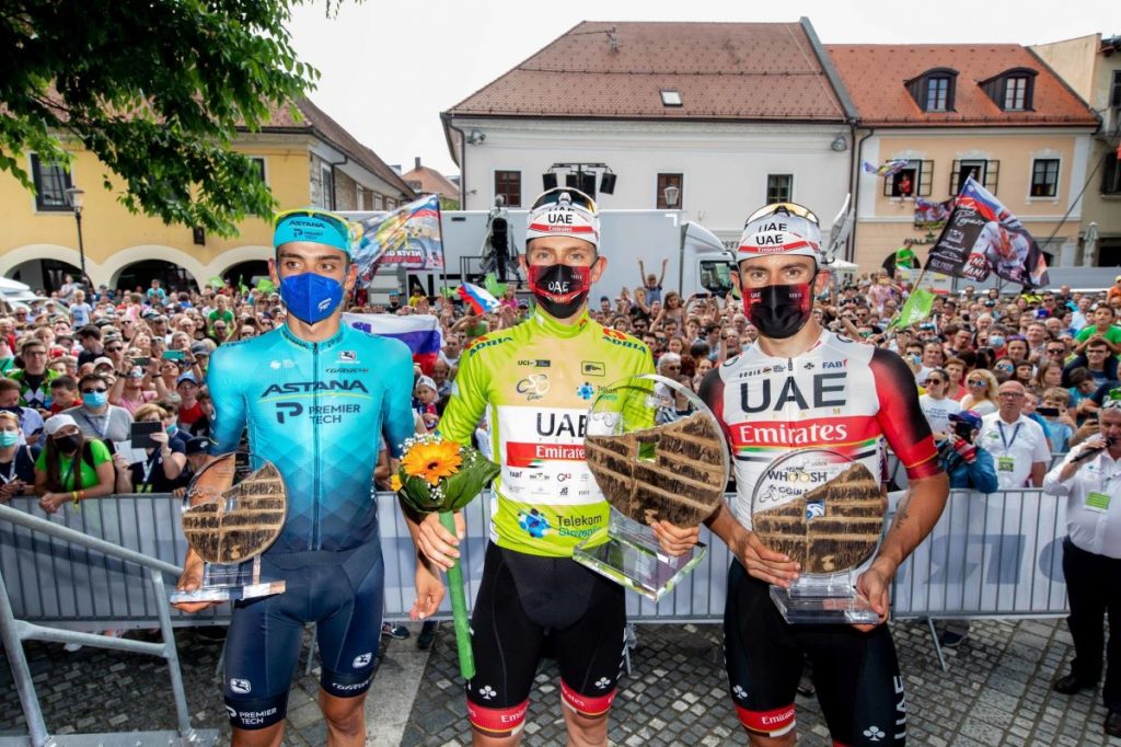 tadej-pogacar-uae-tour-eslovenia-2021-podio