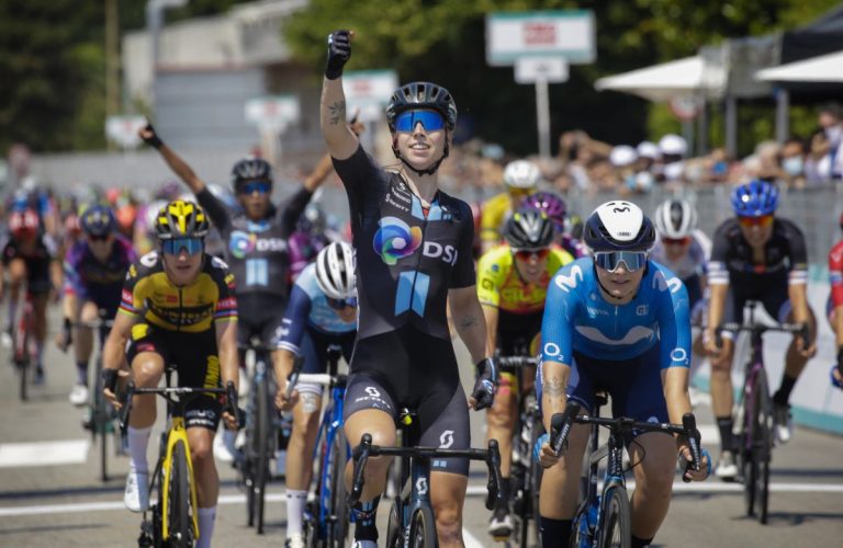 Giro Italia Femenino: Wiebes bate a Norsgaard y Vos