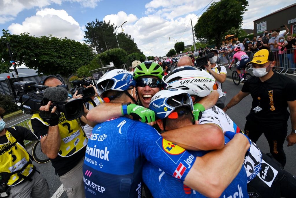 mark-cavendish-deceuninck-tour-francia-2021-etapa6-2