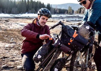 El ‘bikepacking’ perfecto con Ortlieb: Las bolsas esenciales para tu aventura