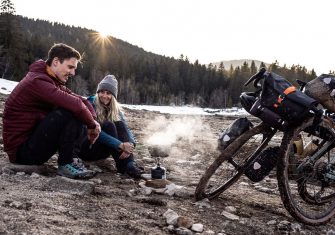 El ‘bikepacking’ perfecto con Ortlieb: Las bolsas esenciales para tu aventura