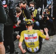 tadej-pogacar-uae-tour-francia-2021-etapa17-meta
