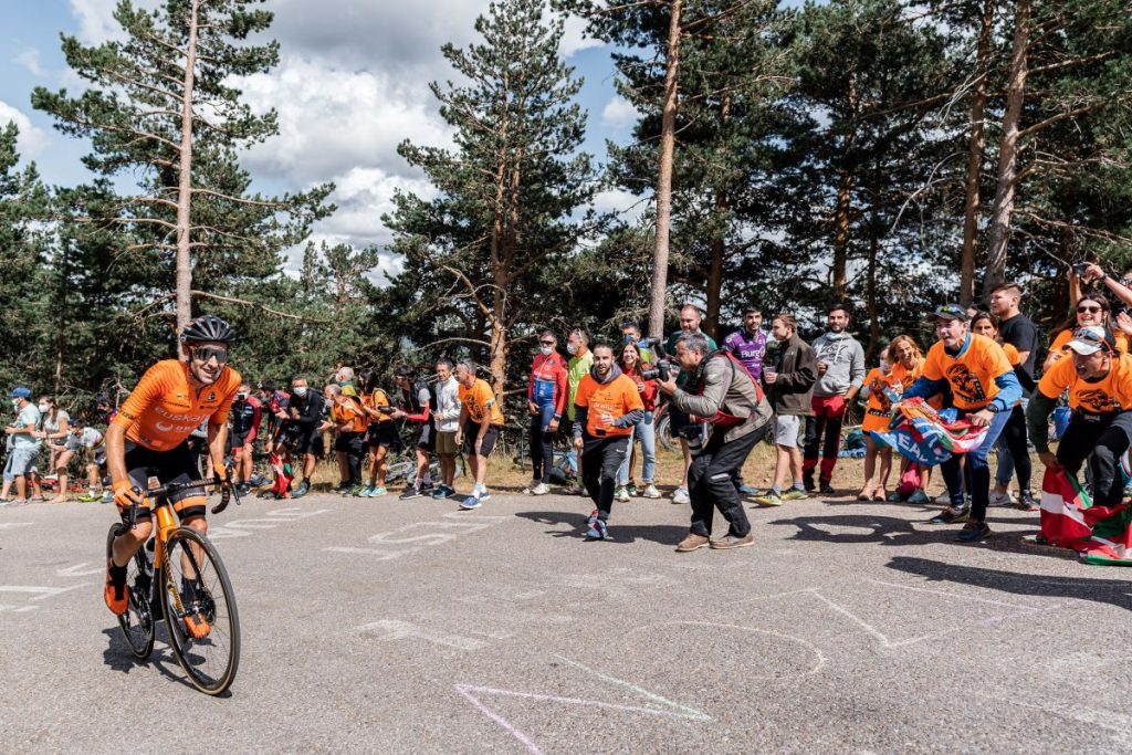 mikel-bizkarra-euskaltel-euskadi-vuelta-burgos-2021-lagunas-de-neila