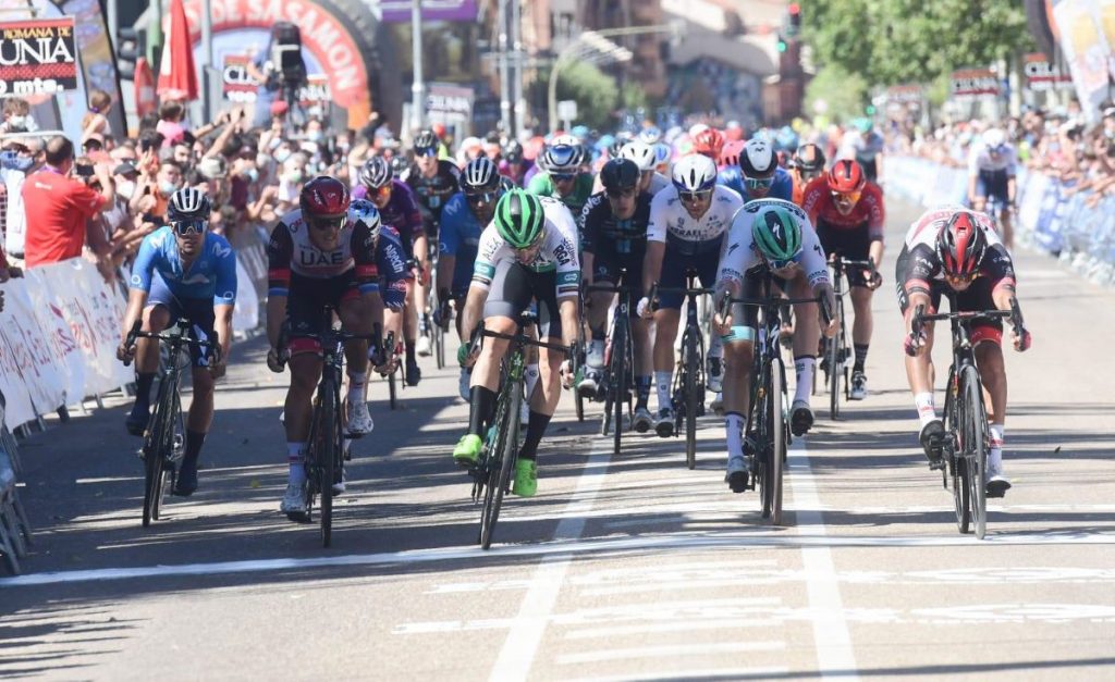 sebastian-molano-uae-jon-aberasturi-caja-rural-rga-vuelta-burgos-2021-etapa4