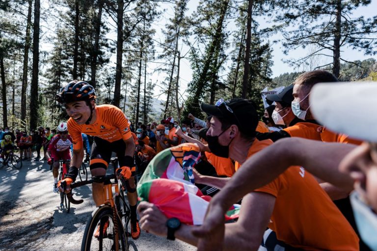 Euskaltel-Euskadi anuncia otras cinco renovaciones