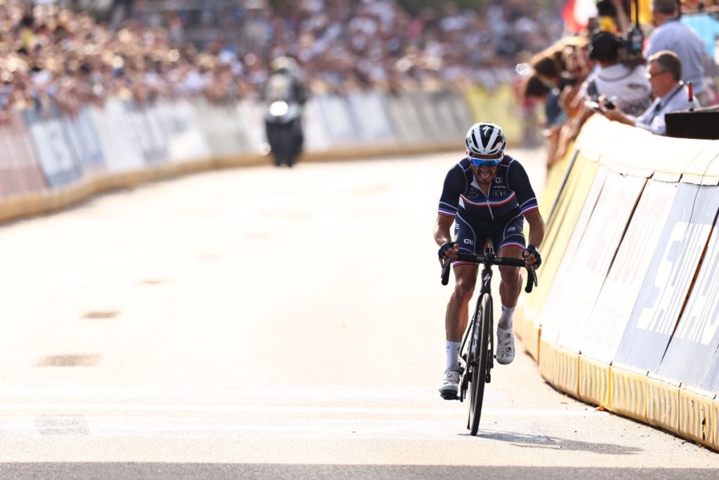julian-alaphilippe-mundial-2021-flandes-oro-arcoiris