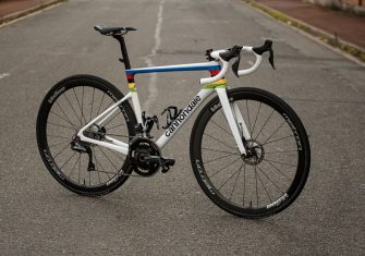 La Cannondale SuperSix de Elisa Balsamo: Un arcoíris con personalidad