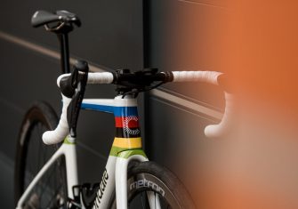 La Cannondale SuperSix de Elisa Balsamo: Un arcoíris con personalidad