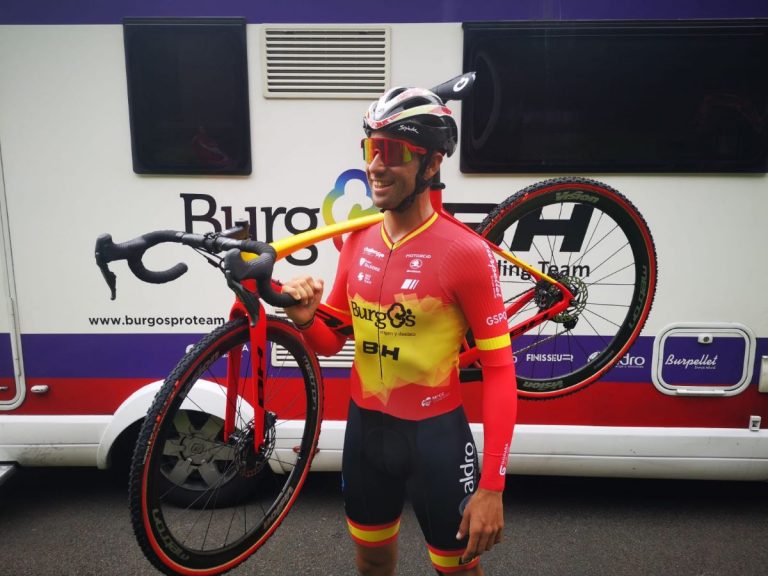 Felipe Orts da un golpe encima de la mesa en Marín