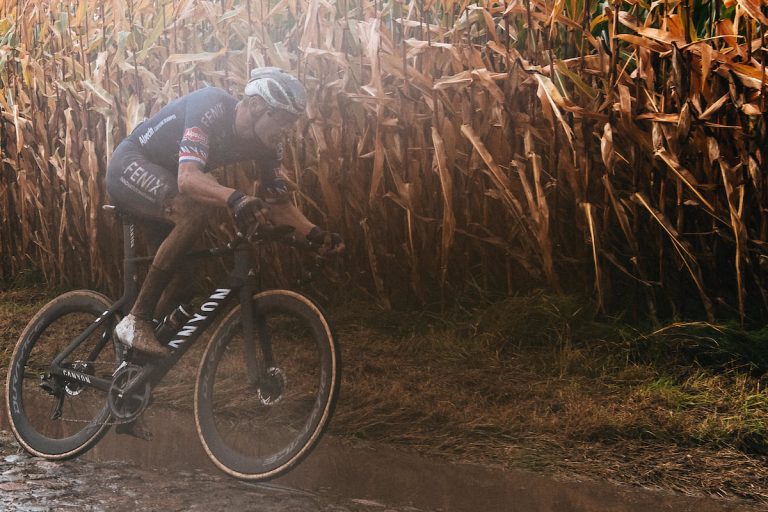 mathieu-van-der-poel-alpecin-fenix-paris-roubaix-2021-2