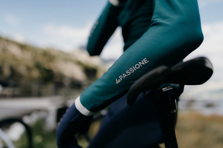 Movistar Team apuesta por vestir La Passione en 2022