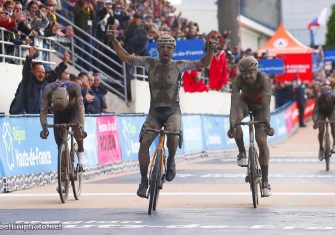 sonny-colbrelli-bahrain-victorious-paris-roubaix-2021