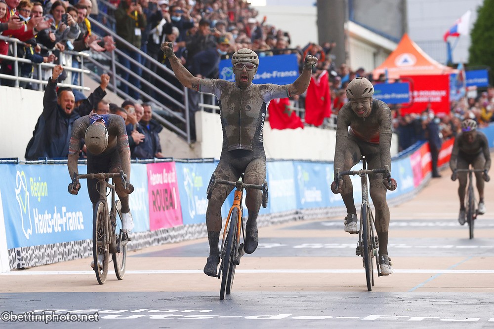 sonny-colbrelli-bahrain-victorious-paris-roubaix-2021