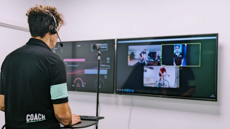 Un entrenador en vivo y sin salir de casa: Descubrimos el ‘Live Coach’ de Watts Lab y Bkool
