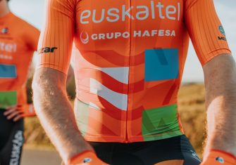 Euskaltel-Euskadi presenta su nueva equipación 2022