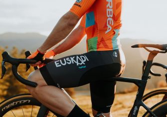 Euskaltel-Euskadi presenta su nueva equipación 2022