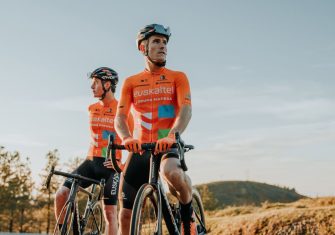 Euskaltel-Euskadi presenta su nueva equipación 2022