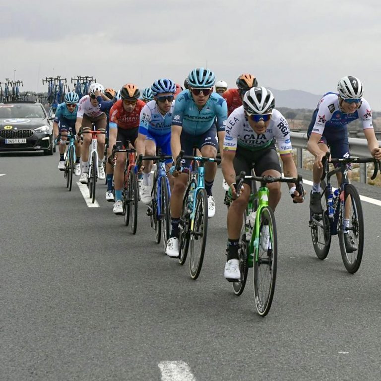 La Vuelta a Andalucía, el reino del territorio rompepiernas (dorsales oficiales)