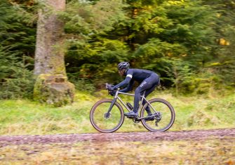 Cadex AR: Un paso decisivo en el gravel con ruedas, cubiertas y un manillar