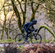 Cadex AR: Un paso decisivo en el gravel con ruedas, cubiertas y un manillar