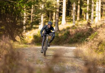 Cadex AR: Un paso decisivo en el gravel con ruedas, cubiertas y un manillar