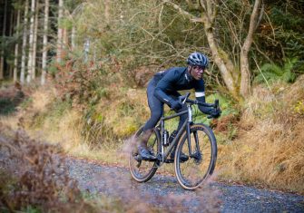 Cadex AR: Un paso decisivo en el gravel con ruedas, cubiertas y un manillar