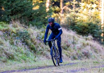 Cadex AR: Un paso decisivo en el gravel con ruedas, cubiertas y un manillar