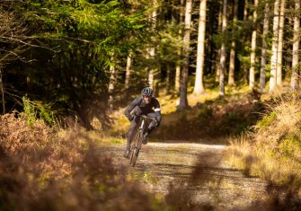 Cadex AR: Un paso decisivo en el gravel con ruedas, cubiertas y un manillar