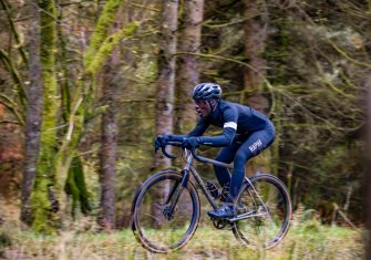 Cadex AR: Un paso decisivo en el gravel con ruedas, cubiertas y un manillar