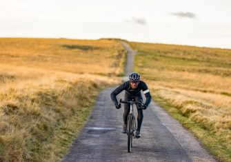 Cadex AR: Un paso decisivo en el gravel con ruedas, cubiertas y un manillar