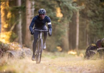Cadex AR: Un paso decisivo en el gravel con ruedas, cubiertas y un manillar