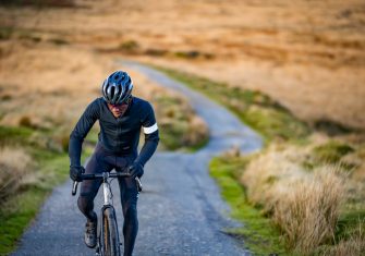 Cadex AR: Un paso decisivo en el gravel con ruedas, cubiertas y un manillar