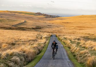 Cadex AR: Un paso decisivo en el gravel con ruedas, cubiertas y un manillar