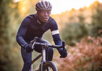 Cadex AR: Un paso decisivo en el gravel con ruedas, cubiertas y un manillar