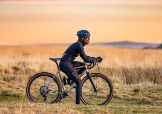 Cadex AR: Un paso decisivo en el gravel con ruedas, cubiertas y un manillar