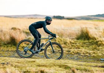 Cadex AR: Un paso decisivo en el gravel con ruedas, cubiertas y un manillar