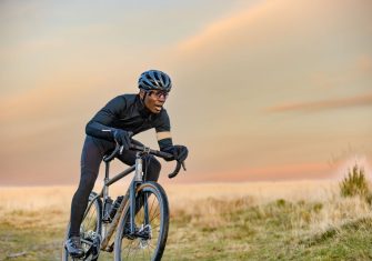 Cadex AR: Un paso decisivo en el gravel con ruedas, cubiertas y un manillar