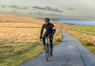 Cadex AR: Un paso decisivo en el gravel con ruedas, cubiertas y un manillar