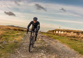 Cadex AR: Un paso decisivo en el gravel con ruedas, cubiertas y un manillar