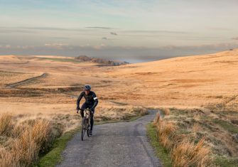 Cadex AR: Un paso decisivo en el gravel con ruedas, cubiertas y un manillar
