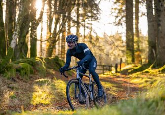 Cadex AR: Un paso decisivo en el gravel con ruedas, cubiertas y un manillar