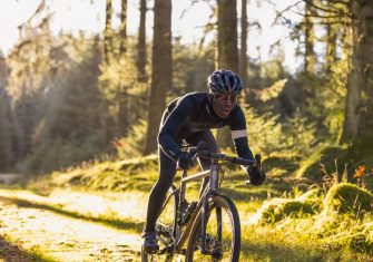 Cadex AR: Un paso decisivo en el gravel con ruedas, cubiertas y un manillar