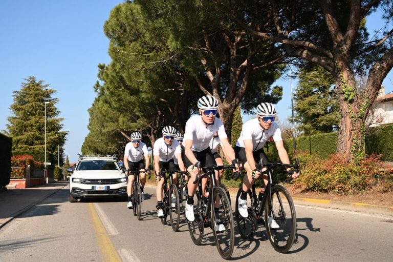 RusVelo sigue buscando sponsors y cometiendo errores