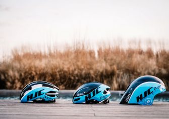 Ligereza, diseño y un ajuste perfecto: Los cascos HJC, por el Israel-Premier Tech