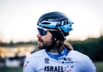 Ligereza, diseño y un ajuste perfecto: Los cascos HJC, por el Israel-Premier Tech