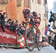 Tadej Pogacar: «Ganar el Giro y el Tour es muy duro para el cuerpo y puede finiquitar tu carrera»
