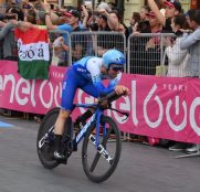 Simon Yates rompe los pronósticos en la crono del Giro