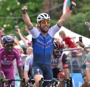 Mark Cavendish y Quick Step empiezan mandando en el Giro