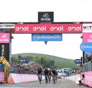 Jai Hindley gana y Mikel Landa ilusiona en el Giro